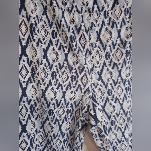 Blue and White Patterned Leggings Pants - Picture 3 of 4